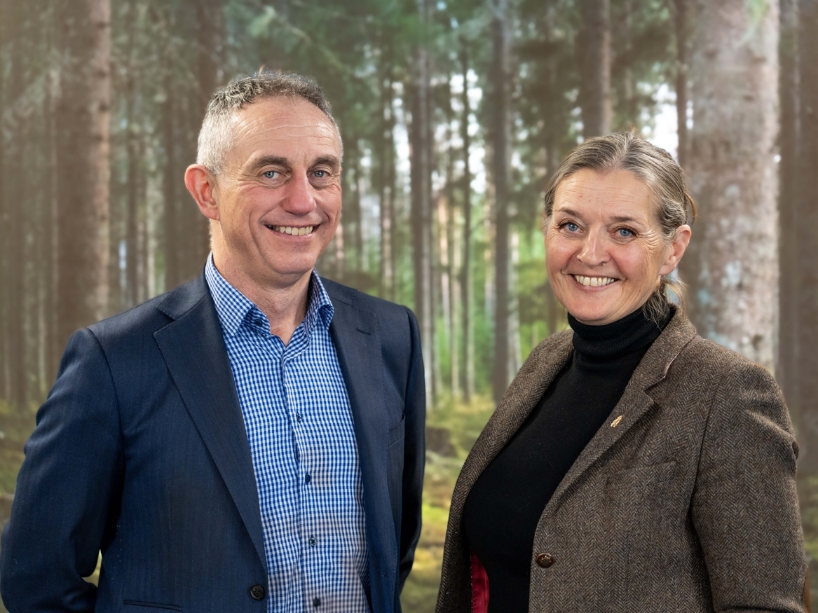 Administrerende direktør i Glommen Mjøsen Skog, Gudmund Nordtun, og styreleder Hedi Hemstad.